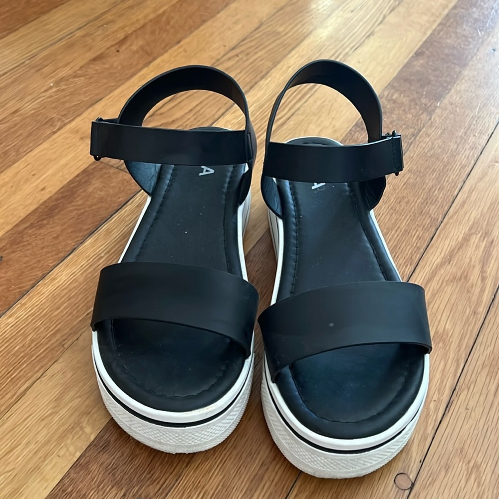 Adorable platform MIA sandals